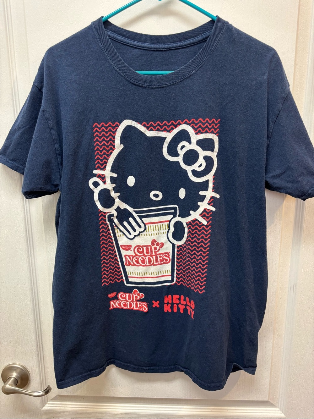 Hello Kitty & Cup Noodles Print Tee Shirt Size Large